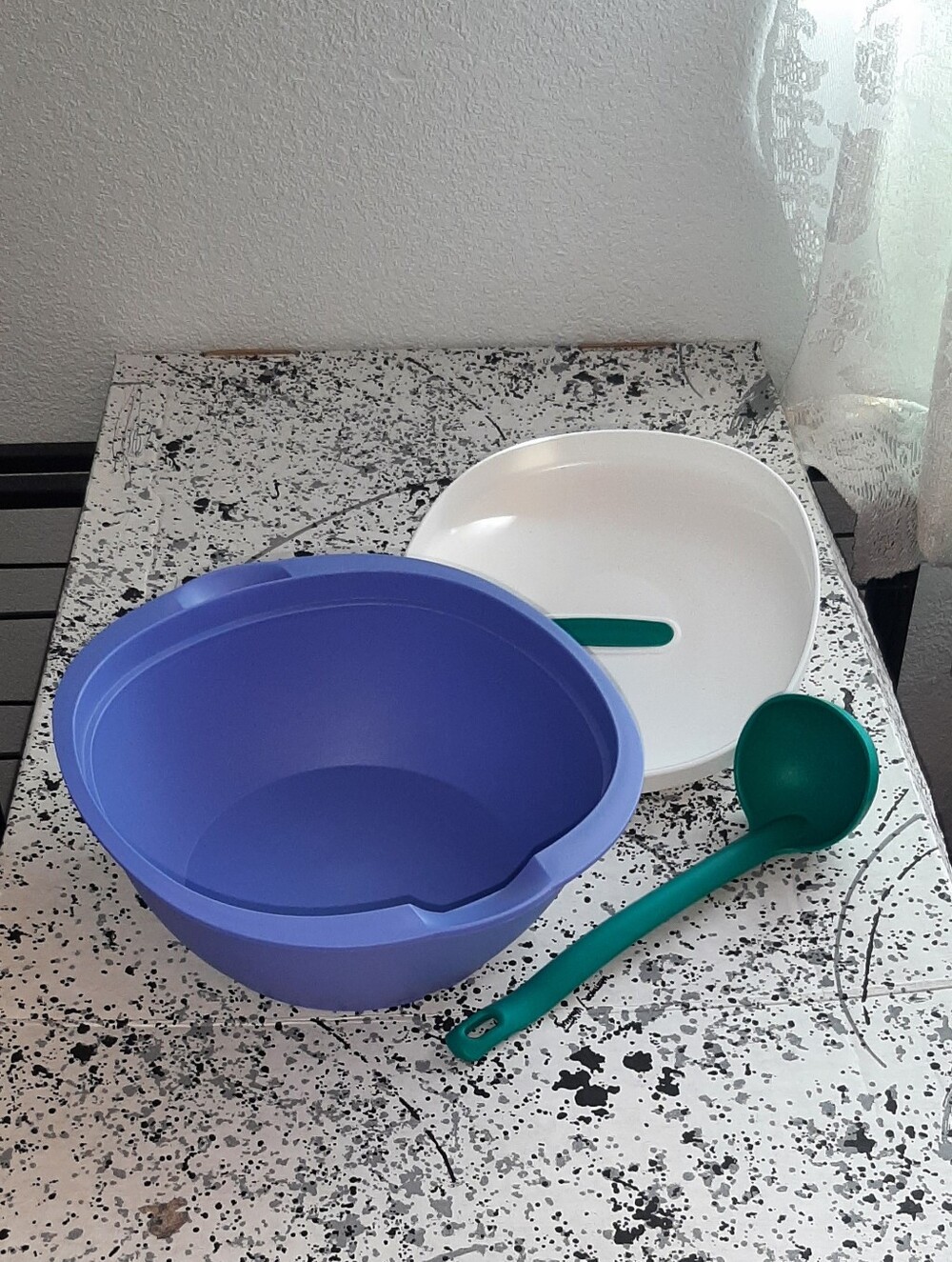 Tupperware Serving Set With Ladle - Picture 4 of 7